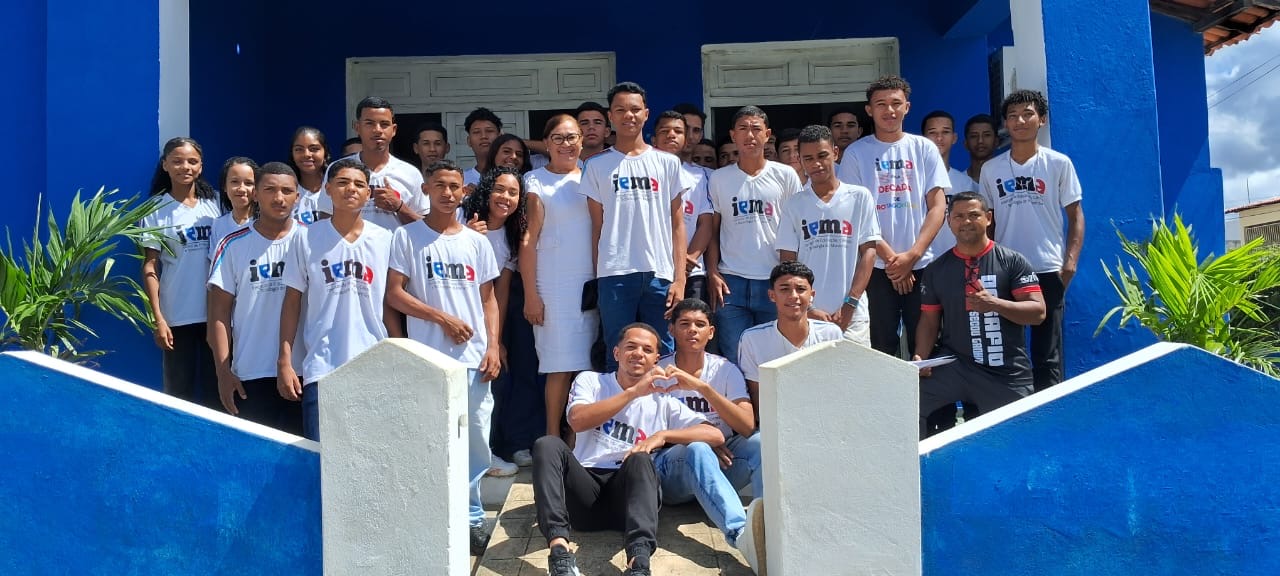 Alunos do IEMA pedem apoio para concluir quadra de areia.